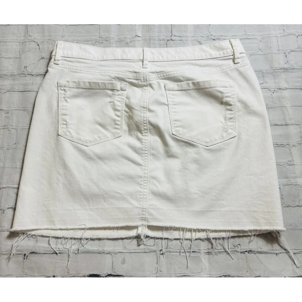 LOFT White Denim Mini Skirt Size 10 30 Straight Stretch Raw Hem Distressed